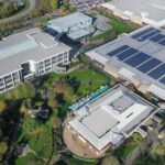 Panouri solare pentru spații comerciale: eficiență și economie
